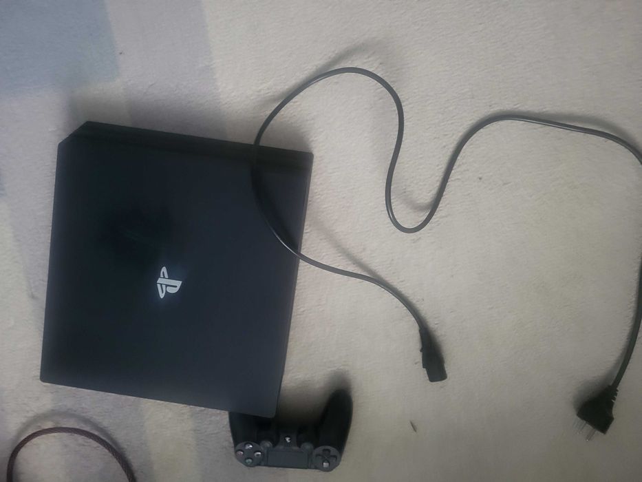 Konsola PS4 Pro 1TB + Pad+ 13 Gier