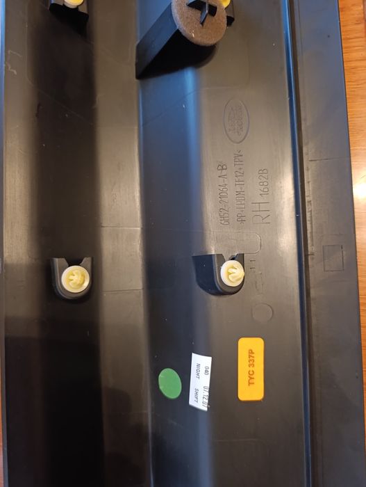 Продам наружний молдінг задньої правової двері Land Rover Freelander 2