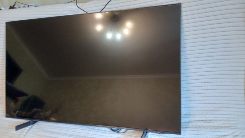 4000 грн. Б/У. Телевізор Samsung UE50AU8000UXUA