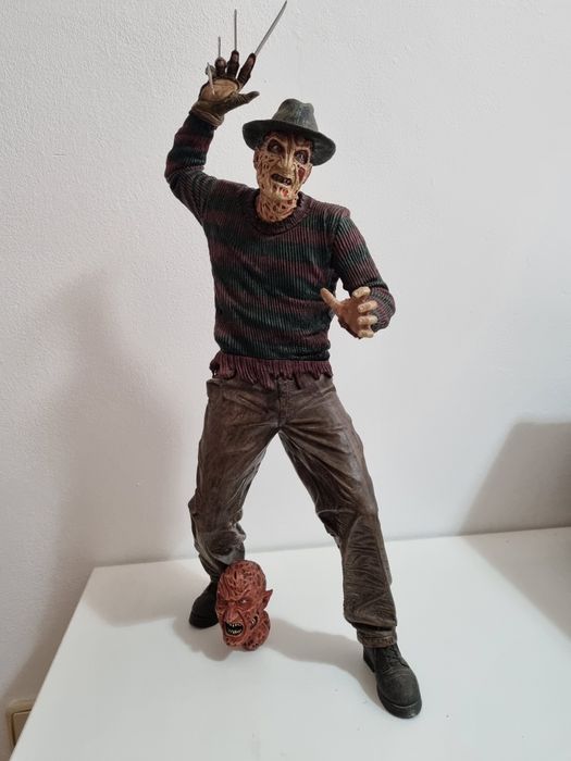 NECA Freddy Krueger com sons - 50cm