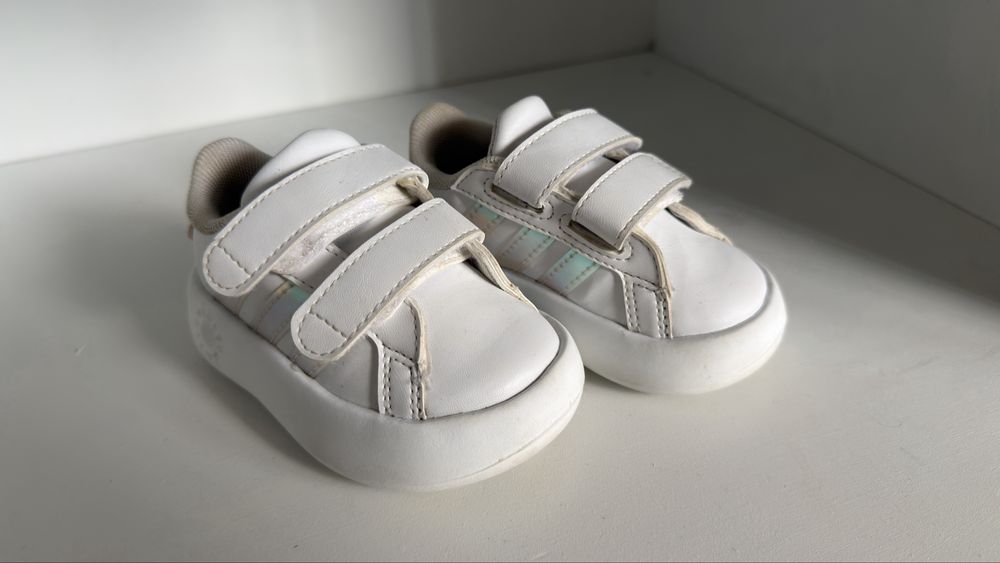 Calçado criança Impecável (Skechers, Biomecanics, Adidas) - Tam 19 ao 22