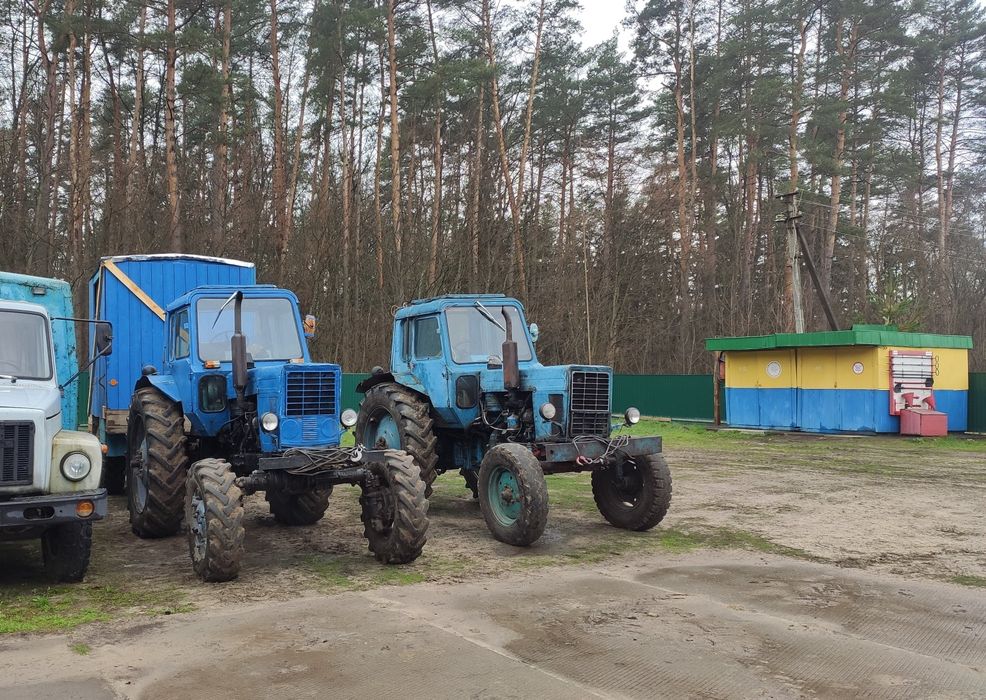 Продам трактори МТЗ-82 та МТЗ-80 з лісовими захватами (з документами)