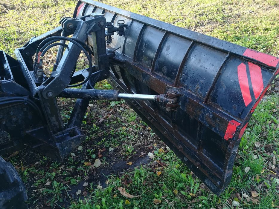 Pług do śniegu sterowanie hydrauliką.