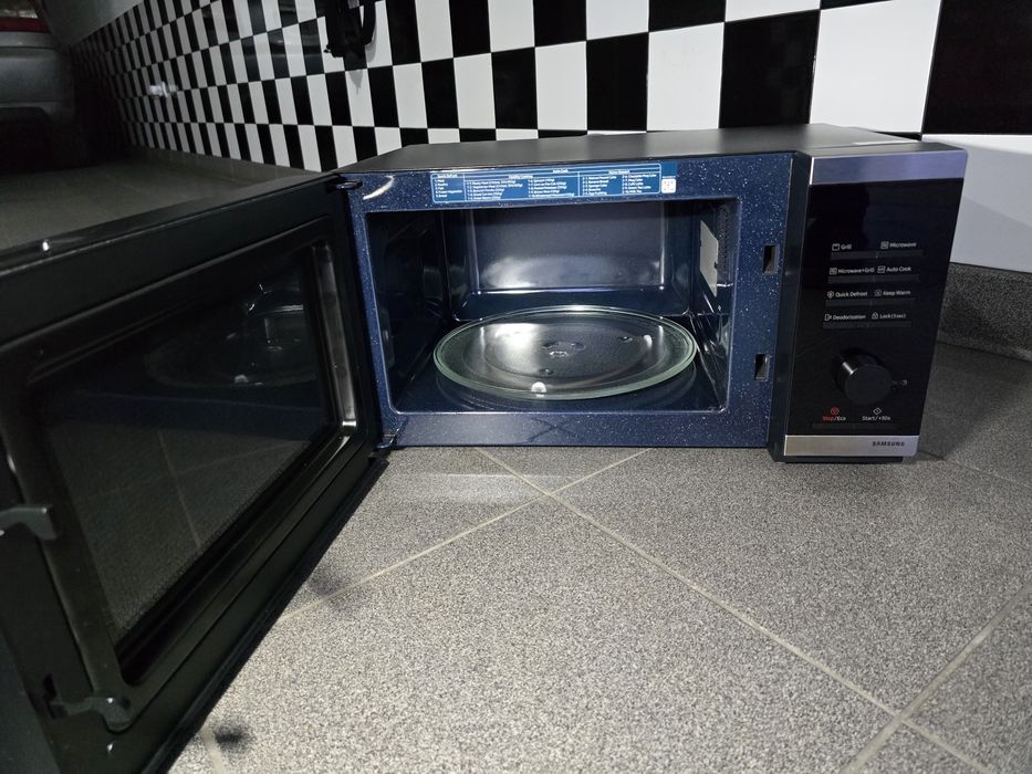Micro-ondas SAMSUNG MG23DG4524ATE1 (23 L - Com Grill - Preto)