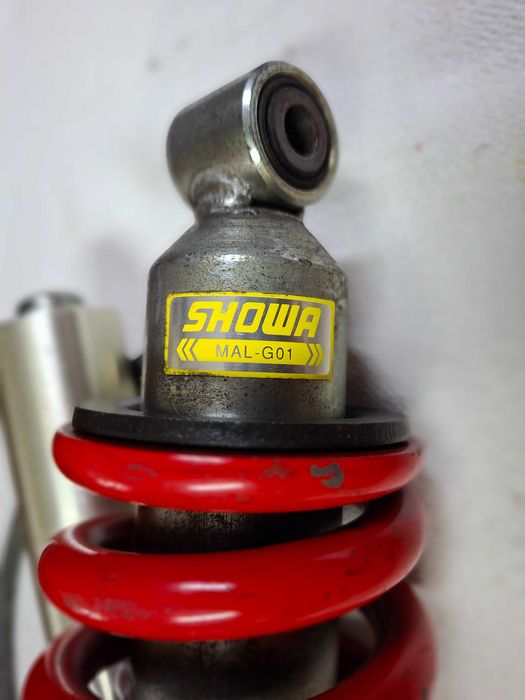 Amortecedor Showa MAL-G01 e Apoio oscilante F MV9