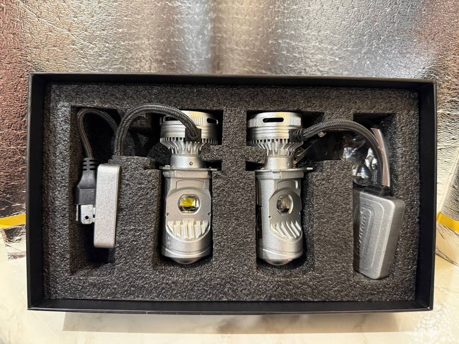 Продам комплект LED ламп Aozoom с мини-линзой, цоколь H4, 12V.