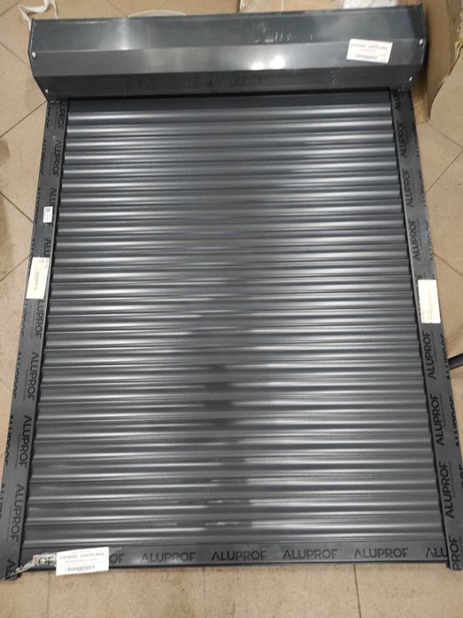 Roleta zewnętrzna kolor Antracyt 940x1237 mm.