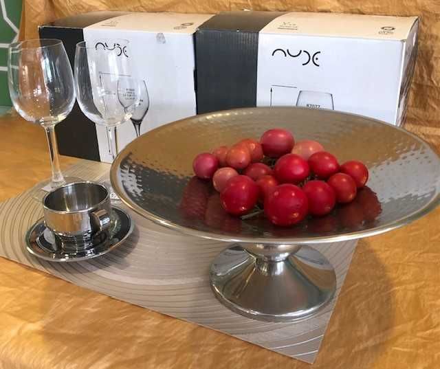 conjunto de copos, garrafas em vidro ou cristal e utilidades tudo novo com 50% de desconto