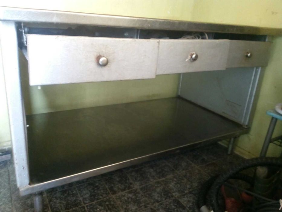 Продам стіл з нержавіючої сталі