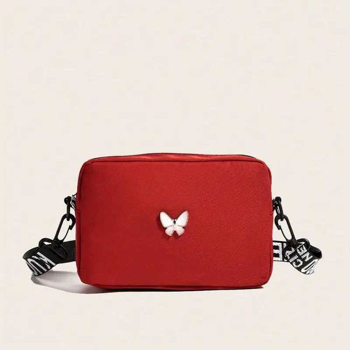 Чорна сумочка, біла сумочка та червона з метеликом