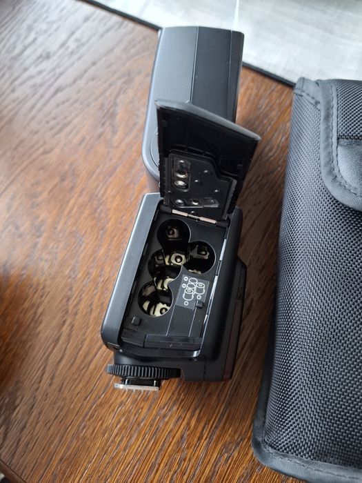 Lampa BŁYSKOWA Yongnuo YN-568EX III do Canon+ 8 akumulatorów