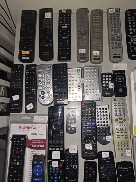 Selling remote controls for TVs from various brands. Hi-fi audio, DVDs.64575232469249124