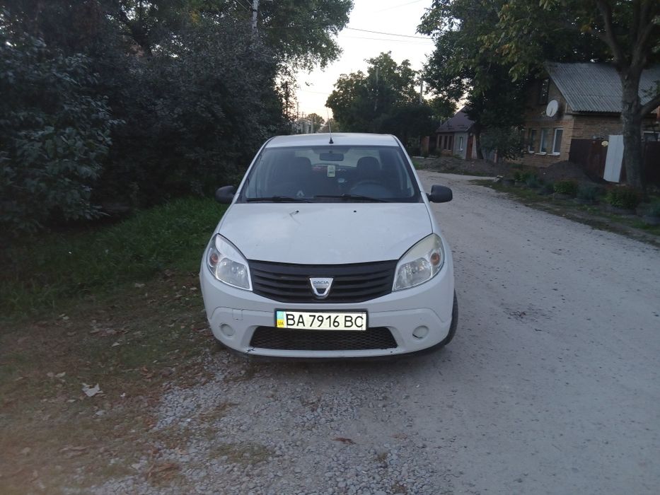 Машина  Dacia Sandero