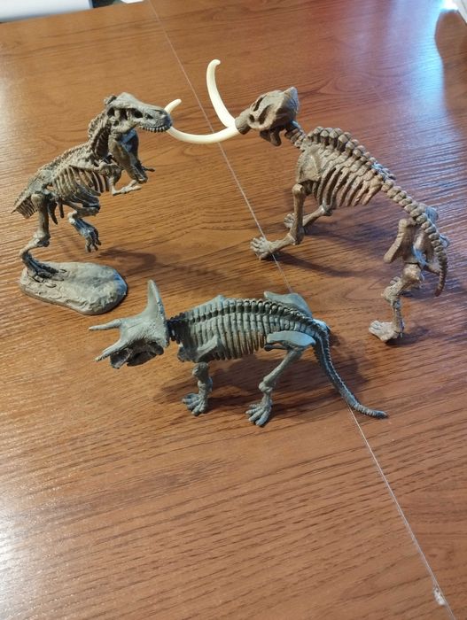 Dinozaury, gady prehistoryczne figurki gumowee