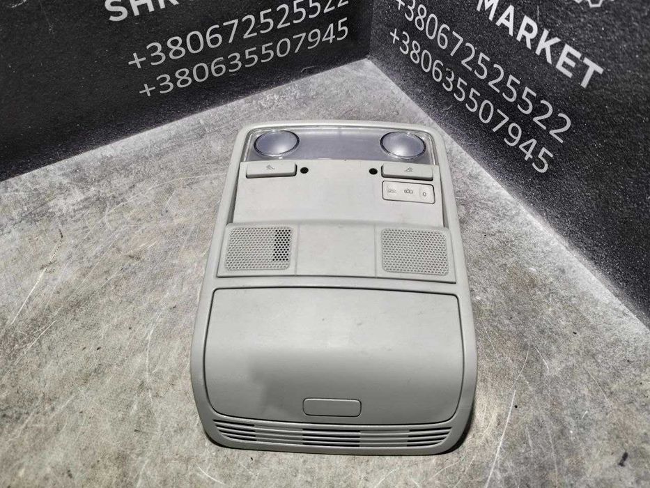 Передній плафон салону VW Passat CC  1K0947133H  1K0868837