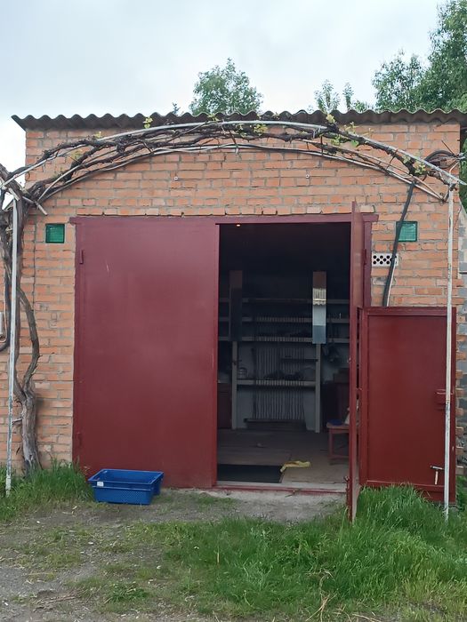 Продам гараж в м. Хмільнику