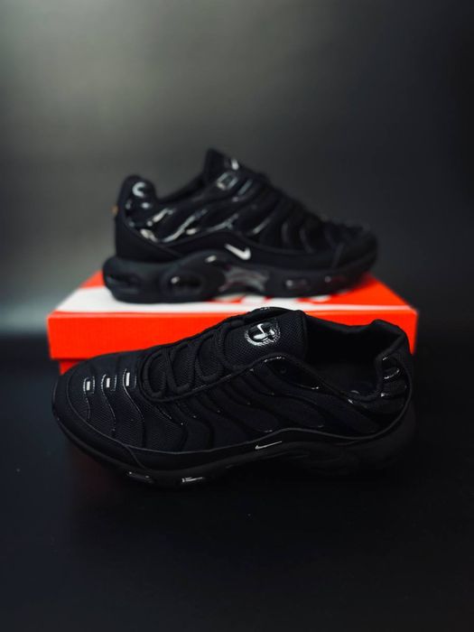 Мужские кросовки Nike Air Mak Tn Plus чоловічі чорні коросівки найк
