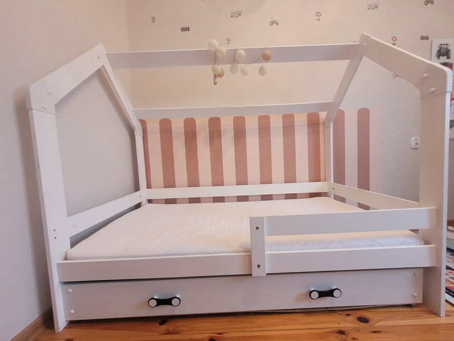 Łóżko dziecięce domek