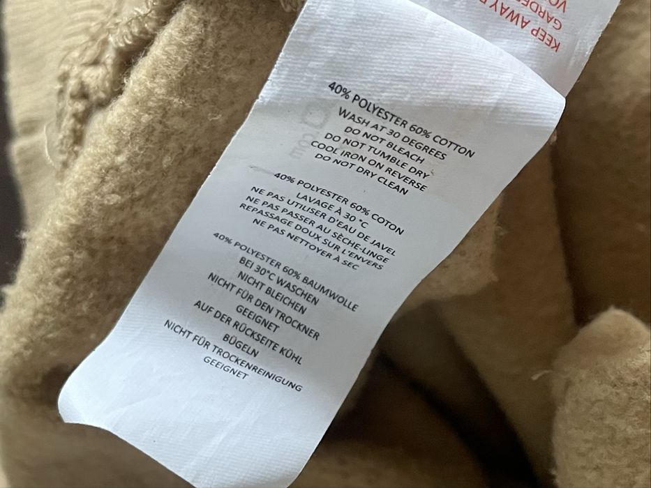 Bluza z kapturem i dużą kieszenią