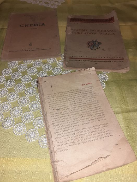 Trzy stare książki z roku 1951, 1956