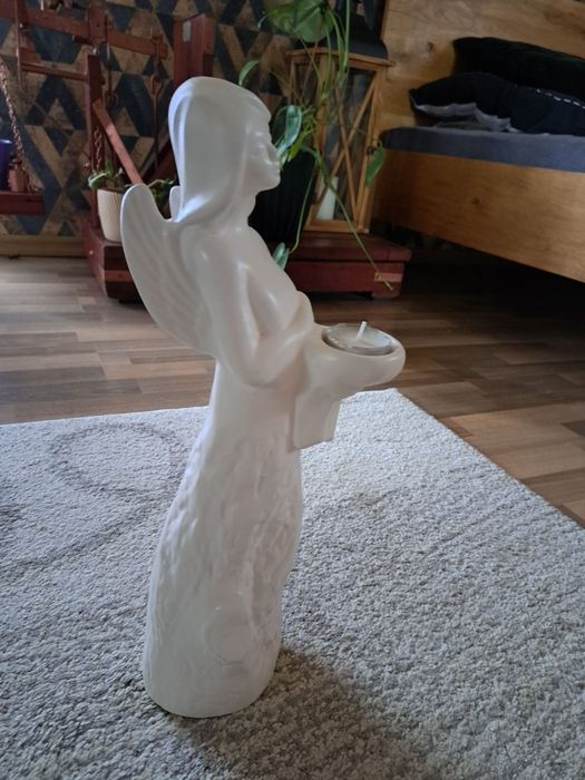 Anioł w kolorze białym 42 cm