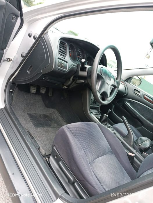 Accord 2001 com 180m km carro muito bom