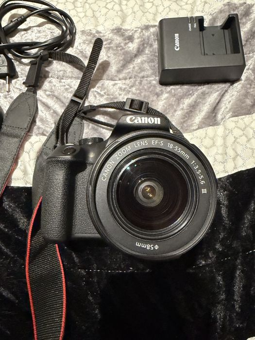 Canon EOS 2000D.
