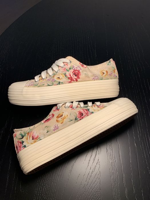 Saparilhas com Plataforma como Novas