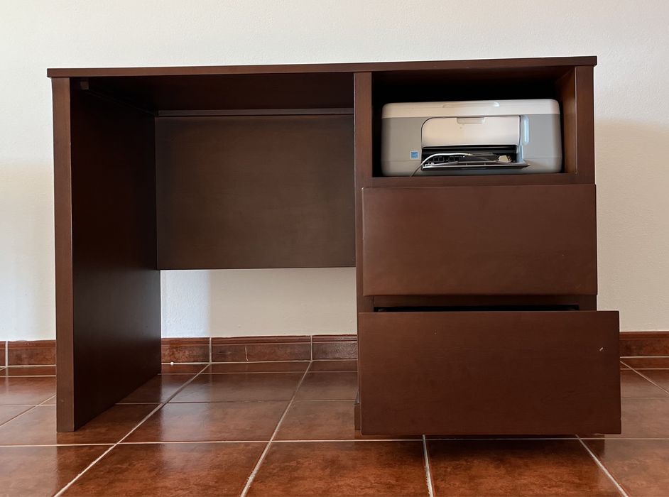 Secretária usada para escritório