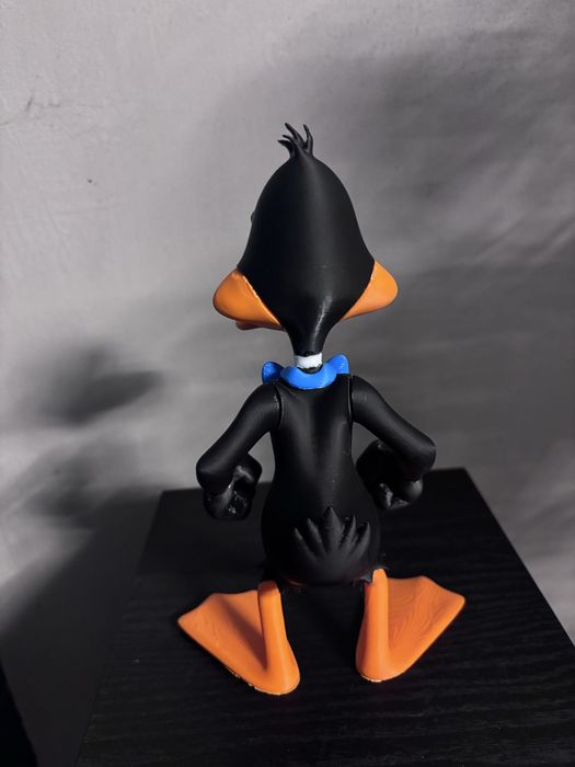 Figurka Daffy Duck.