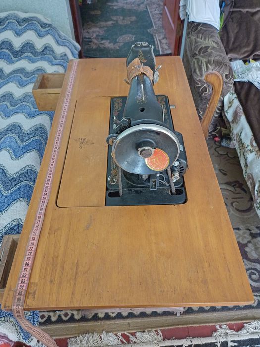 Продам швейну машинку