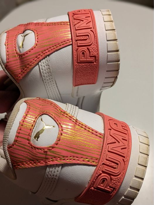 Кроссовки женские