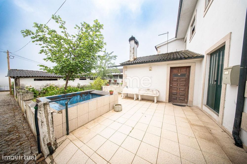 Moradia T4 com amplas áreas e elevado potencial em Mancelos