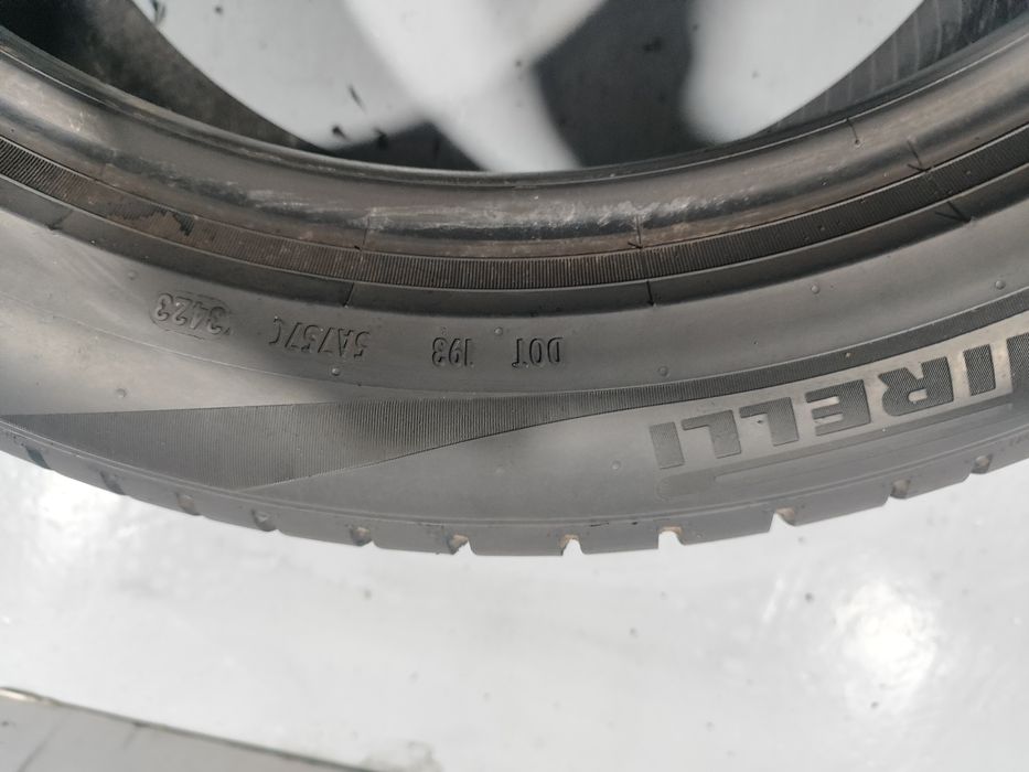 2 pneus semi novos 255-45R19 Pirelli - Oferta dos Portes r