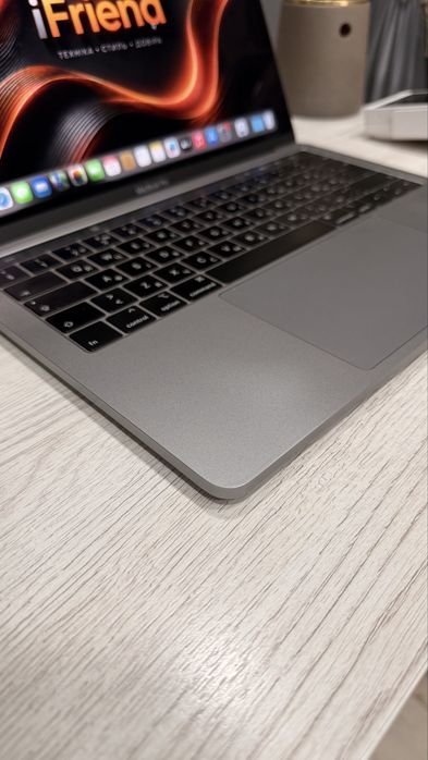 MacBook Pro 13“  i5/8/128gb Space Gray