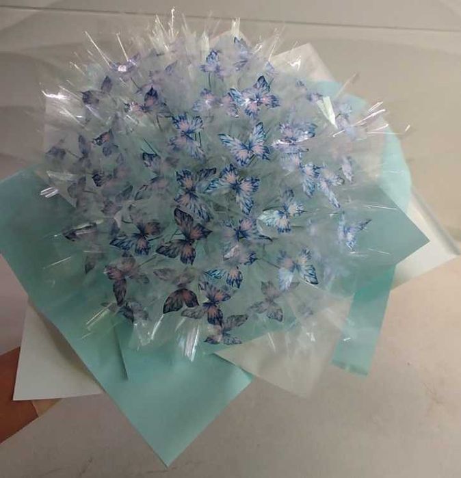 Букет з метеликів що світяться.