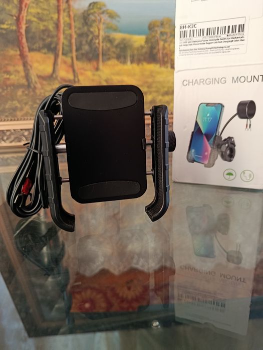 Кріплення для телефону на мотоцикліі із зарядним пристроєм USB C 20 Вт