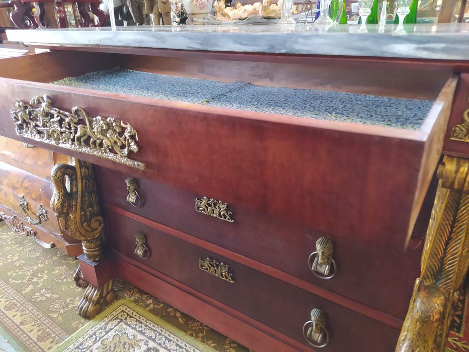 Vendo cômoda estilo Império