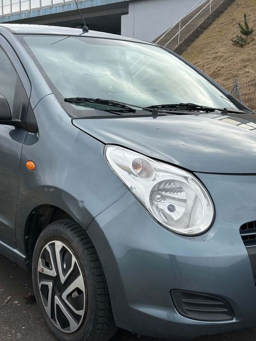 Suzuki Alto SUZUKI ALTO- ekonomiczne , małe auto miejskie.
