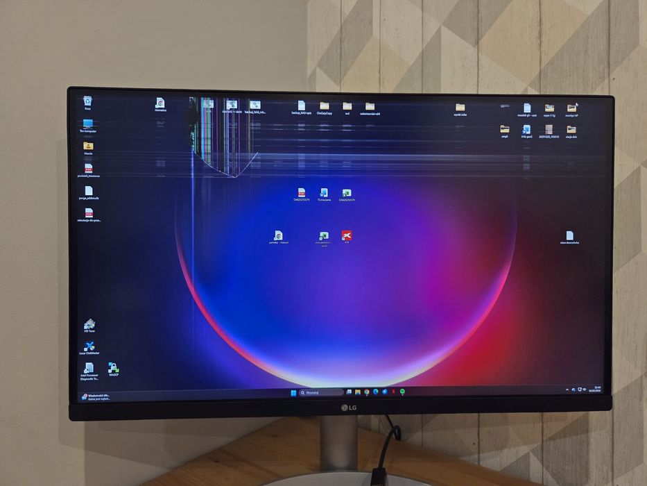 27UP85NP-W 27" 4K UHD USB-C – uszkodzona matryca, na części
