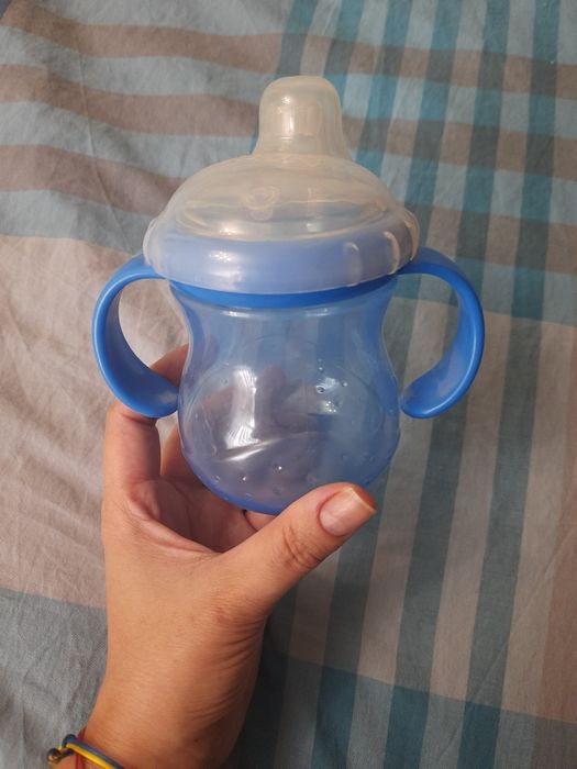 Бутилочки і поїлка для дітей