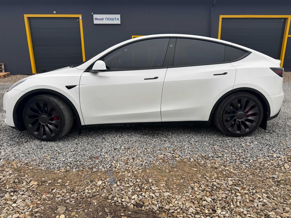 Tesla model Y Performance 2023