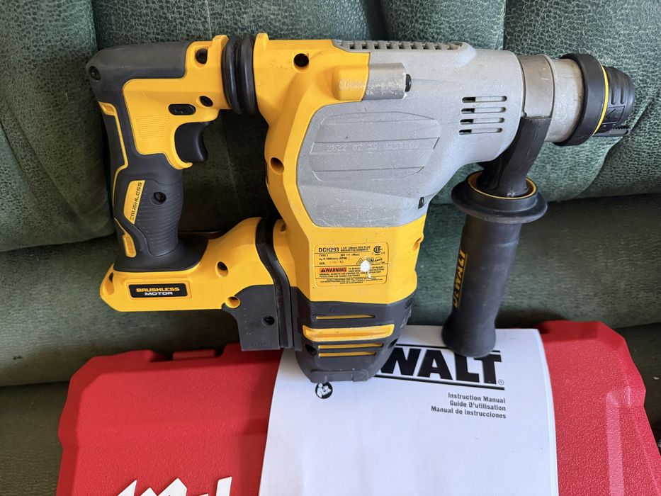 Потужний акумуляторний перфоратор Dewalt dch293