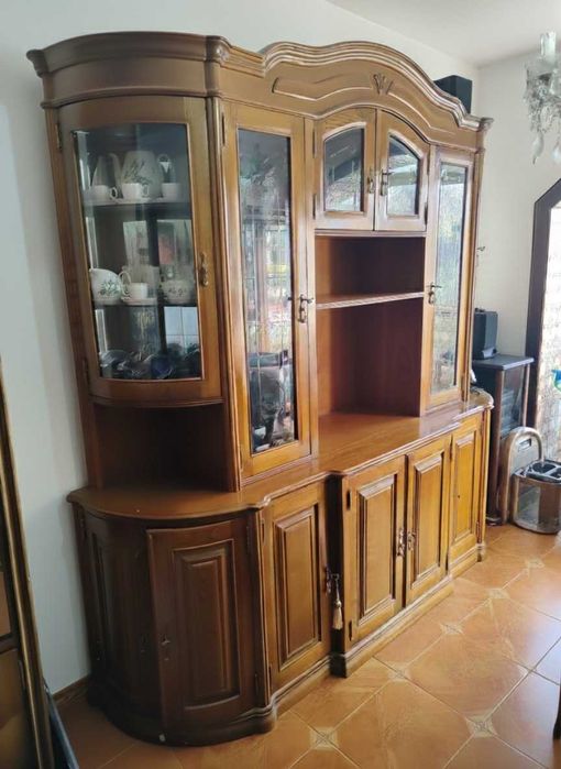 Móvel com vitrine vintage