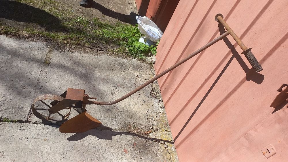 Ручной Плуг.плужок.рало в хорошем состоянии