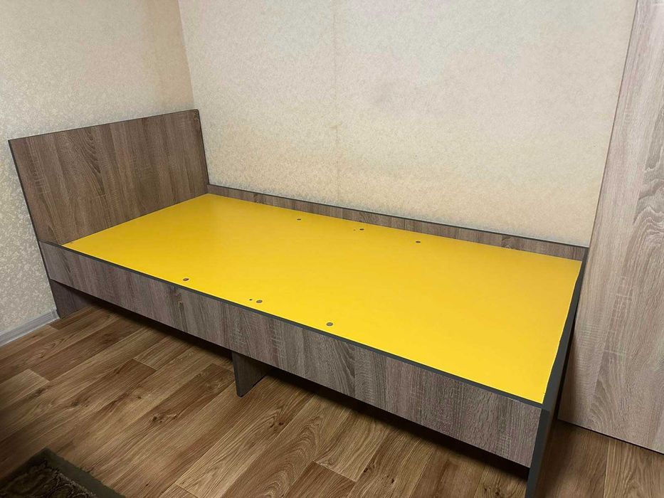 Ліжко з преміальним матрацем