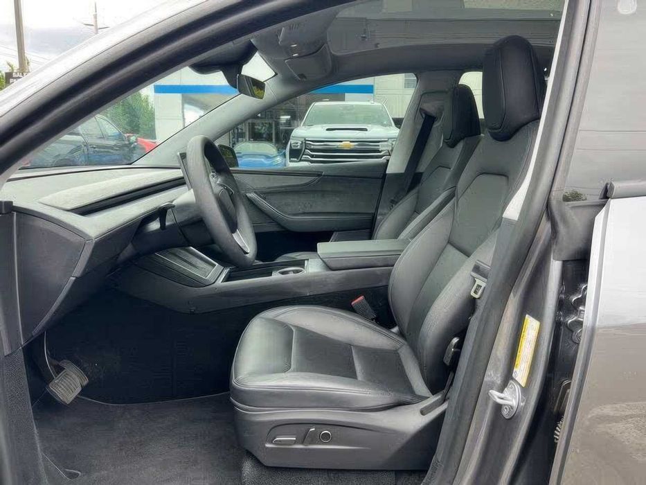 Tesla Model Y Long Range      2026