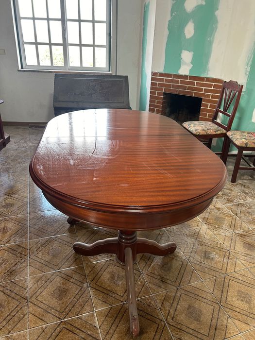 Mesa de sala em madeira maciça, que poderá ser pintada
