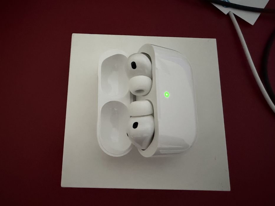 AirPods Pro 2 Lightning Bolt