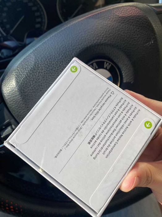 [Nowe nieuzywane] słuchawki bezprzewodowe Apple AirPods 4 gen